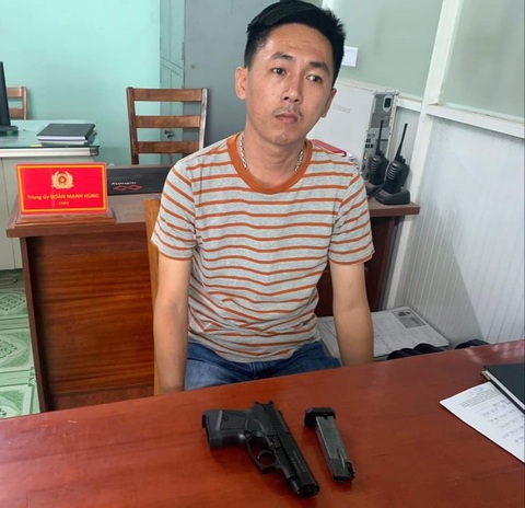 Nghi can nổ súng trước nhà dân ở Đồng Nai ra đầu thú - Ảnh 1. Nghi can nổ súng trước nhà dân ở Đồng Nai ra đầu thú - Ảnh 1.