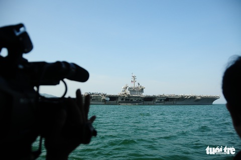 Bên trong tàu sân bay USS Theodore Roosevelt đang neo tại vịnh Đà Nẵng - Ảnh 1. Bên trong tàu sân bay USS Theodore Roosevelt đang neo tại vịnh Đà Nẵng - Ảnh 1.