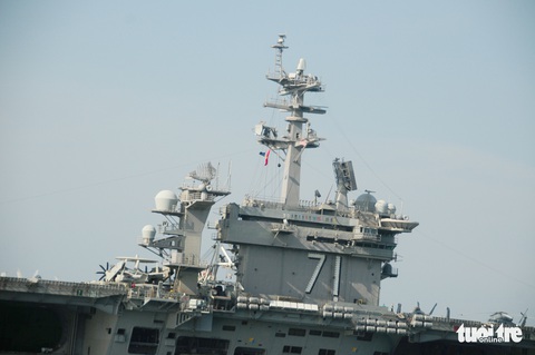 Bên trong tàu sân bay USS Theodore Roosevelt đang neo tại vịnh Đà Nẵng - Ảnh 2. Bên trong tàu sân bay USS Theodore Roosevelt đang neo tại vịnh Đà Nẵng - Ảnh 2.