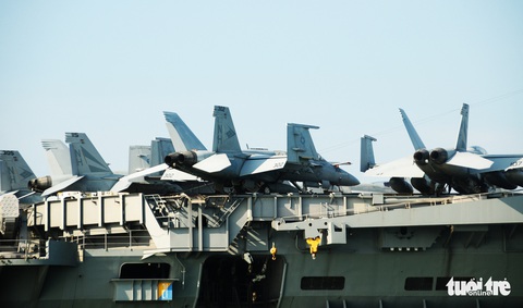 Bên trong tàu sân bay USS Theodore Roosevelt đang neo tại vịnh Đà Nẵng - Ảnh 4. Bên trong tàu sân bay USS Theodore Roosevelt đang neo tại vịnh Đà Nẵng - Ảnh 4.
