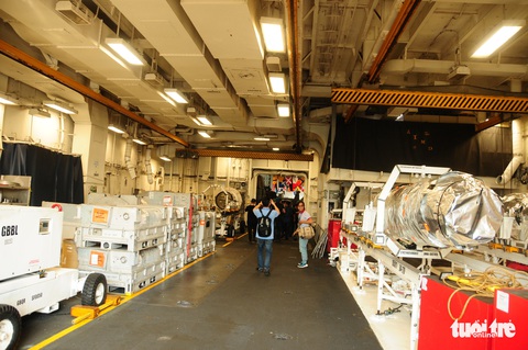 Bên trong tàu sân bay USS Theodore Roosevelt đang neo tại vịnh Đà Nẵng - Ảnh 5. Bên trong tàu sân bay USS Theodore Roosevelt đang neo tại vịnh Đà Nẵng - Ảnh 5.