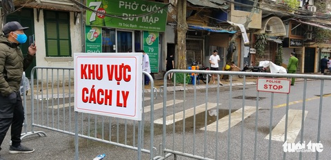 Phố Trúc Bạch ngày đầu cách ly - Ảnh 1. Phố Trúc Bạch ngày đầu cách ly - Ảnh 1.