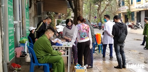 Phố Trúc Bạch ngày đầu cách ly - Ảnh 4. Phố Trúc Bạch ngày đầu cách ly - Ảnh 4.