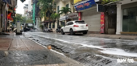 Phố Trúc Bạch ngày đầu cách ly - Ảnh 11. Phố Trúc Bạch ngày đầu cách ly - Ảnh 11.