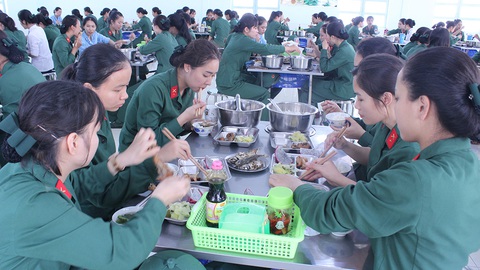 Xinh tươi ở quân trường - Ảnh 4. Xinh tươi ở quân trường - Ảnh 4.