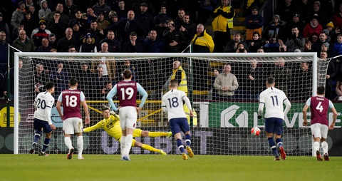 Hòa may mắn trước Burnley, đoàn quân của HLV Mourinho xếp thứ 8 - Ảnh 2. Hòa may mắn trước Burnley, đoàn quân của HLV Mourinho xếp thứ 8 - Ảnh 2.