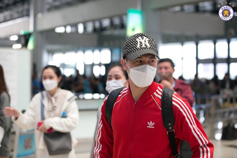 Duy Mạnh và Đình Trọng sang Singapore chữa chấn thương - Ảnh 2. Duy Mạnh và Đình Trọng sang Singapore chữa chấn thương - Ảnh 2.