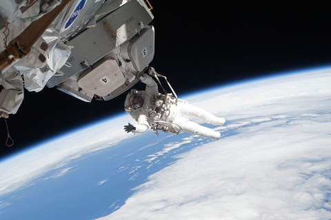 NASA mở đợt xét tuyển người lên Mặt trăng, 1 chọi 1.300 - Ảnh 1. NASA mở đợt xét tuyển người lên Mặt trăng, 1 chọi 1.300 - Ảnh 1.