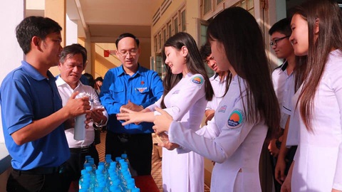 Phú Yên bất ngờ cho toàn bộ các trường trong tỉnh nghỉ từ ngày 10-3 - Ảnh 1. Phú Yên bất ngờ cho toàn bộ các trường trong tỉnh nghỉ từ ngày 10-3 - Ảnh 1.