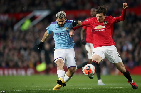 Man Utd hạ gục Man City, đưa Liverpool áp sát ngôi vô địch - Ảnh 1. Man Utd hạ gục Man City, đưa Liverpool áp sát ngôi vô địch - Ảnh 1.