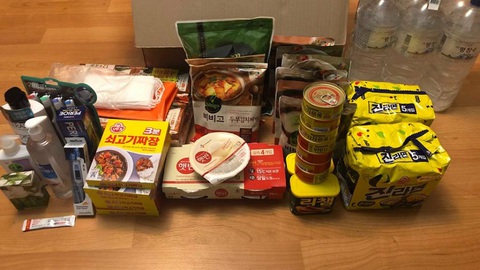 Cuộc sống cách ly phòng dịch COVID-19 ở Canada, Ý, Hàn - Ảnh 4. Cuộc sống cách ly phòng dịch COVID-19 ở Canada, Ý, Hàn - Ảnh 4.