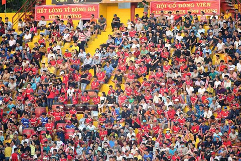 V-league 2020 thi đấu trên sân không khán giả: Các CLB thở dài - Ảnh 1. V-league 2020 thi đấu trên sân không khán giả: Các CLB thở dài - Ảnh 1.
