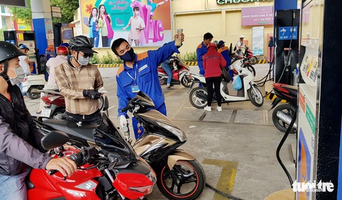 Giá dầu thế giới giảm kỷ lục 4 năm, trong nước chờ chu kỳ điều chỉnh giá - Ảnh 1. Giá dầu thế giới giảm kỷ lục 4 năm, trong nước chờ chu kỳ điều chỉnh giá - Ảnh 1.
