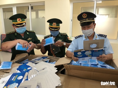 Đề nghị lấy khẩu trang y tế tịch thu được phát cho lực lượng phòng chống COVID-19 - Ảnh 1. Đề nghị lấy khẩu trang y tế tịch thu được phát cho lực lượng phòng chống COVID-19 - Ảnh 1.