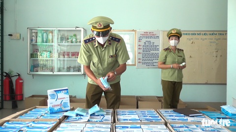 Bắt giữ hơn 30.000 khẩu trang y tế, 2.300 chai gel rửa tay vô chủ - Ảnh 1. Bắt giữ hơn 30.000 khẩu trang y tế, 2.300 chai gel rửa tay vô chủ - Ảnh 1.