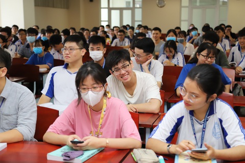 Sáng nay, sinh viên ĐH Y dược TP.HCM trở lại trường - Ảnh 6. Sáng nay, sinh viên ĐH Y dược TP.HCM trở lại trường - Ảnh 6.