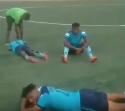 Gục ngã trên sân, cầu thủ ở Nigeria không qua khỏi vì... xe cứu thương hỏng - Ảnh 2. Gục ngã trên sân, cầu thủ ở Nigeria không qua khỏi vì... xe cứu thương hỏng - Ảnh 2.