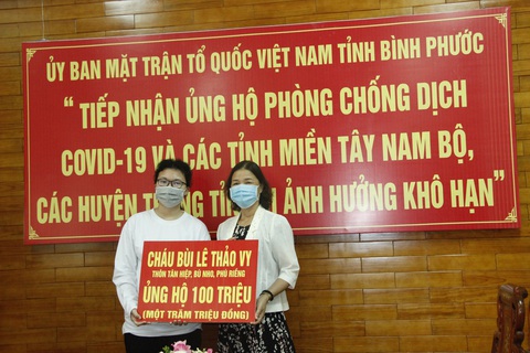 Hai học sinh đập heo đất ủng hộ 200 triệu phòng chống COVID-19 - Ảnh 2. Hai học sinh đập heo đất ủng hộ 200 triệu phòng chống COVID-19 - Ảnh 2.