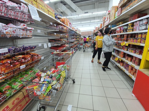 Miền Tây ngày đầu cách ly toàn xã hội: đường phố vắng vẻ, hàng hóa siêu thị dồi dào - Ảnh 4. Miền Tây ngày đầu cách ly toàn xã hội: đường phố vắng vẻ, hàng hóa siêu thị dồi dào - Ảnh 4.