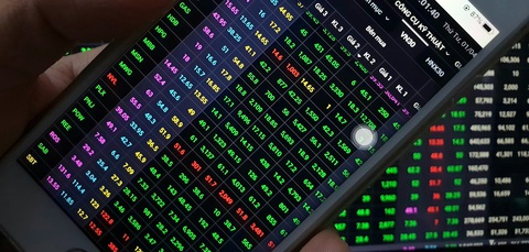 VN-Index tăng gần 18 điểm, khối ngoại vẫn bán ròng - Ảnh 1. VN-Index tăng gần 18 điểm, khối ngoại vẫn bán ròng - Ảnh 1.