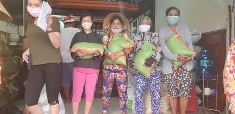 Hậu Giang hỗ trợ 60.000 đồng/ngày cho người bán vé số dạo - Ảnh 1. Hậu Giang hỗ trợ 60.000 đồng/ngày cho người bán vé số dạo - Ảnh 1.