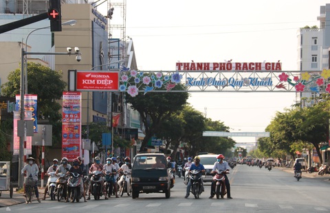 Miền Tây ngày đầu cách ly toàn xã hội: đường phố vắng vẻ, hàng hóa siêu thị dồi dào - Ảnh 5. Miền Tây ngày đầu cách ly toàn xã hội: đường phố vắng vẻ, hàng hóa siêu thị dồi dào - Ảnh 5.
