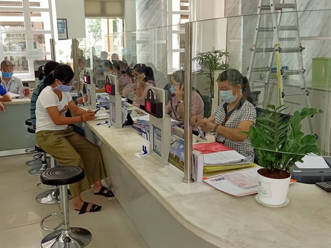 Công chức vẫn được nhà nước trả lương, trong xã hội còn người khó khăn hơn - Ảnh 1. Công chức vẫn được nhà nước trả lương, trong xã hội còn người khó khăn hơn - Ảnh 1.