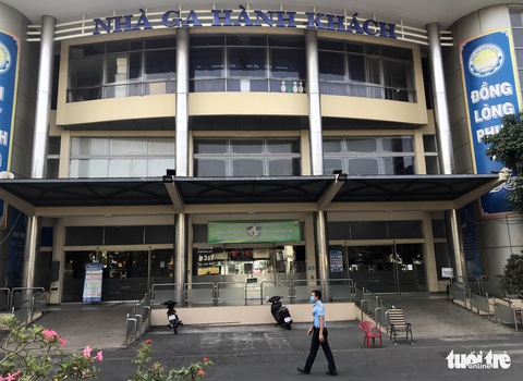 Sài Gòn vắng lặng khác lạ trong ngày đầu cách ly toàn xã hội - Ảnh 15. Sài Gòn vắng lặng khác lạ trong ngày đầu cách ly toàn xã hội - Ảnh 15.