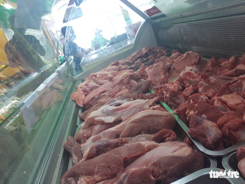 Hàng đầy ắp nhưng chợ, siêu thị vắng vẻ trong ngày đầu cách ly xã hội - Ảnh 6. Hàng đầy ắp nhưng chợ, siêu thị vắng vẻ trong ngày đầu cách ly xã hội - Ảnh 6.