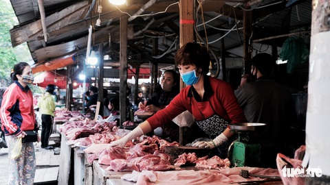 Hà Nội trầm lặng hơn trong ngày đầu cách ly toàn xã hội chống dịch - Ảnh 8. Hà Nội trầm lặng hơn trong ngày đầu cách ly toàn xã hội chống dịch - Ảnh 8.