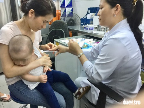 Tạm dừng tiêm chủng thường xuyên 15 ngày trên toàn quốc - Ảnh 1. Tạm dừng tiêm chủng thường xuyên 15 ngày trên toàn quốc - Ảnh 1.