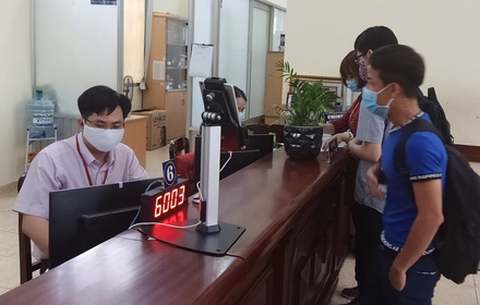 Làm việc tại nhà, cán bộ công chức phải mở điện thoại 24/24h - Ảnh 1. Làm việc tại nhà, cán bộ công chức phải mở điện thoại 24/24h - Ảnh 1.