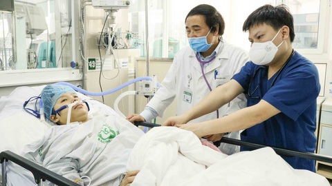 Kỳ tích Bệnh viện Bạch Mai trong phong tỏa: Cứu sống sản phụ ngừng tim 120 phút - Ảnh 1. Kỳ tích Bệnh viện Bạch Mai trong phong tỏa: Cứu sống sản phụ ngừng tim 120 phút - Ảnh 1.