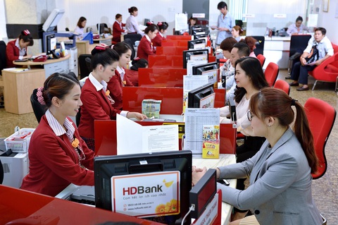 HDBank tài trợ gần 3 tỉ trang bị máy lọc nước mặn cho người dân ĐBSCL - Ảnh 1. HDBank tài trợ gần 3 tỉ trang bị máy lọc nước mặn cho người dân ĐBSCL - Ảnh 1.