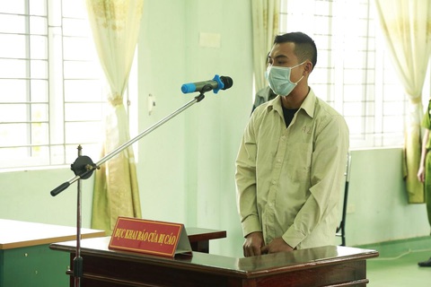 Người đầu tiên lãnh 9 tháng tù liên quan không đeo khẩu trang, chống người thi hành công vụ - Ảnh 1. Người đầu tiên lãnh 9 tháng tù liên quan không đeo khẩu trang, chống người thi hành công vụ - Ảnh 1.