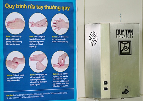 ĐH Duy Tân chế tạo máy hướng dẫn rửa tay - Ảnh 1. ĐH Duy Tân chế tạo máy hướng dẫn rửa tay - Ảnh 1.