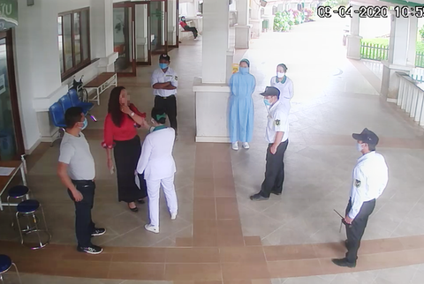 Đấm vào mặt bảo vệ bệnh viện khi được yêu cầu đo thân nhiệt sàng lọc COVID-19 - Ảnh 1. Đấm vào mặt bảo vệ bệnh viện khi được yêu cầu đo thân nhiệt sàng lọc COVID-19 - Ảnh 1.