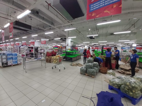 Các siêu thị Lotte, Co.opmart, Satra... giảm doanh thu 50% vì COVID-19 - Ảnh 1. Các siêu thị Lotte, Co.opmart, Satra... giảm doanh thu 50% vì COVID-19 - Ảnh 1.