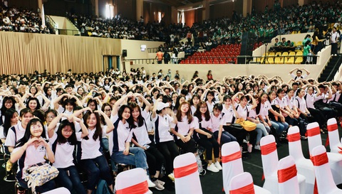 Đại học hỗ trợ sinh viên bị ảnh hưởng bởi hạn mặn và COVID-19 - Ảnh 1. Đại học hỗ trợ sinh viên bị ảnh hưởng bởi hạn mặn và COVID-19 - Ảnh 1.