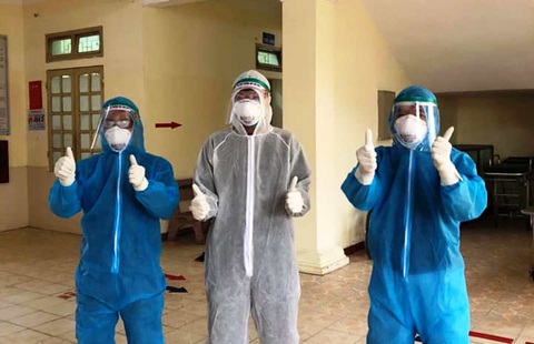 Những bác sĩ chữa COVID-19 kiêm luôn phụ hồ, sửa điện nước - Ảnh 5. Những bác sĩ chữa COVID-19 kiêm luôn phụ hồ, sửa điện nước - Ảnh 5.