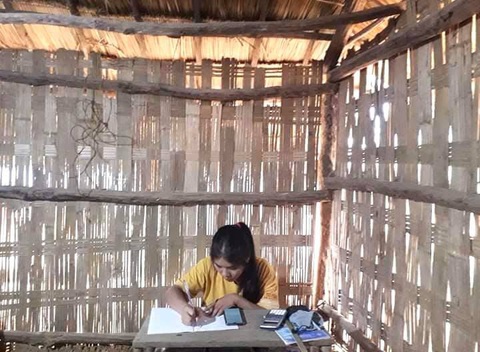 Xúc động hình ảnh vượt khó học online của học sinh miền núi - Ảnh 5. Xúc động hình ảnh vượt khó học online của học sinh miền núi - Ảnh 5.