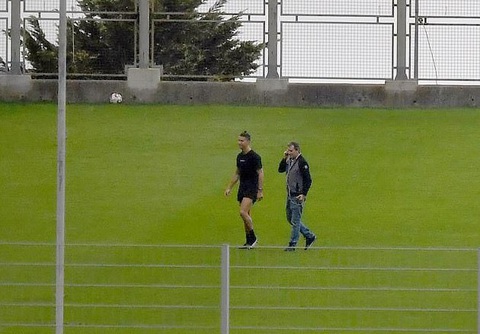 Ronaldo bị chính quyền Bồ Đào Nha cảnh báo vì tập luyện bí mật - Ảnh 1. Ronaldo bị chính quyền Bồ Đào Nha cảnh báo vì tập luyện bí mật - Ảnh 1.