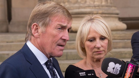 Tình cờ xét nghiệm COVID-19, huyền thoại Liverpool Dalglish dương tính - Ảnh 1. Tình cờ xét nghiệm COVID-19, huyền thoại Liverpool Dalglish dương tính - Ảnh 1.