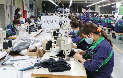 Không dễ xuất khẩu khẩu trang, quần áo bảo hộ phòng dịch - Ảnh 2. Không dễ xuất khẩu khẩu trang, quần áo bảo hộ phòng dịch - Ảnh 2.