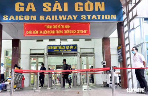 Ga Sài Gòn triển khai lấy mẫu xét nghiệm cho tất cả hành khách - Ảnh 2. Ga Sài Gòn triển khai lấy mẫu xét nghiệm cho tất cả hành khách - Ảnh 2.