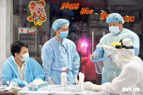 Ga Sài Gòn triển khai lấy mẫu xét nghiệm cho tất cả hành khách - Ảnh 3. Ga Sài Gòn triển khai lấy mẫu xét nghiệm cho tất cả hành khách - Ảnh 3.