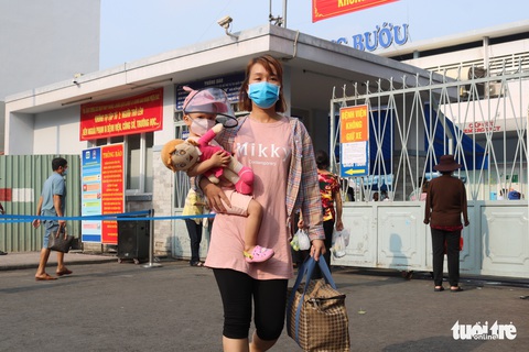Ấm áp chuyến xe miễn phí đưa bệnh nhi về quê trong mùa dịch COVID-19 - Ảnh 2. Ấm áp chuyến xe miễn phí đưa bệnh nhi về quê trong mùa dịch COVID-19 - Ảnh 2.