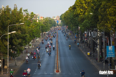 Sài Gòn những ngày không kẹt xe, không chen lấn và ít khói bụi - Ảnh 2. Sài Gòn những ngày không kẹt xe, không chen lấn và ít khói bụi - Ảnh 2.