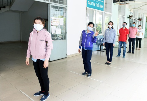 Công nhân thấy an tâm khi được xét nghiệm sàng lọc COVID-19 - Ảnh 2. Công nhân thấy an tâm khi được xét nghiệm sàng lọc COVID-19 - Ảnh 2.