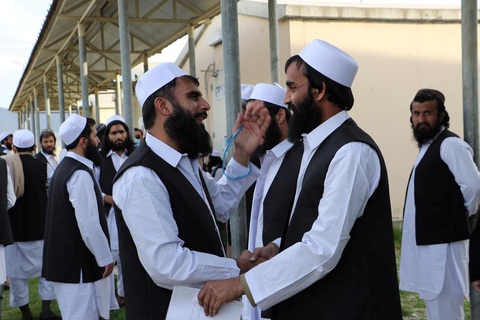 Taliban và Kabul cùng thả tù binh giữa mùa dịch - Ảnh 2. Taliban và Kabul cùng thả tù binh giữa mùa dịch - Ảnh 2.
